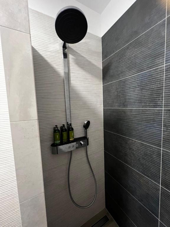 Ein Badezimmer in der Unterkunft LuxArt City Spa Gallery Residence Krk