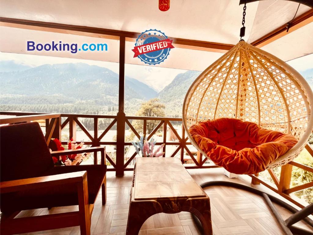 a room with a hammock hanging from the ceiling at Manali Heritage Hotel in Manāli
