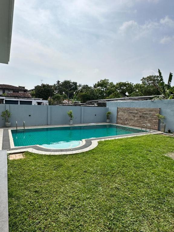 Bazén v ubytování Villa Heshni Colombo by Tequila Holidays nebo v jeho okolí