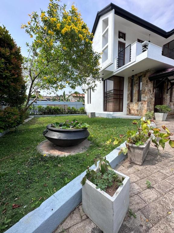 Zahrada ubytování Villa Heshni Colombo by Tequila Holidays