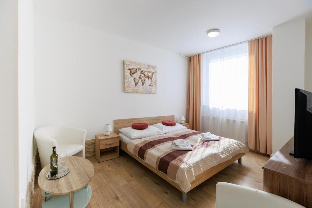 Postel nebo postele na pokoji v ubytování Agro Complex Apartments