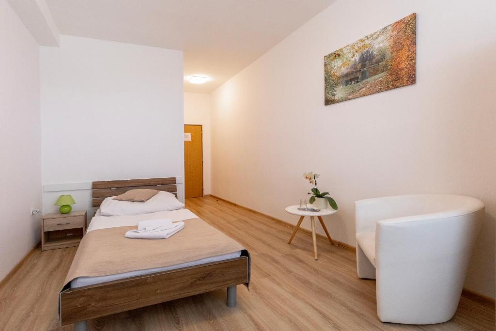 Postel nebo postele na pokoji v ubytování Agro Complex Apartments