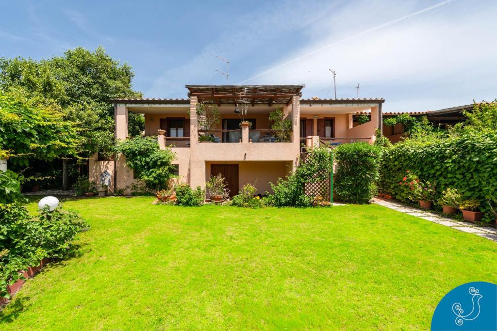 La Bouganville a Geremèas - Elegante Villa con Giardino