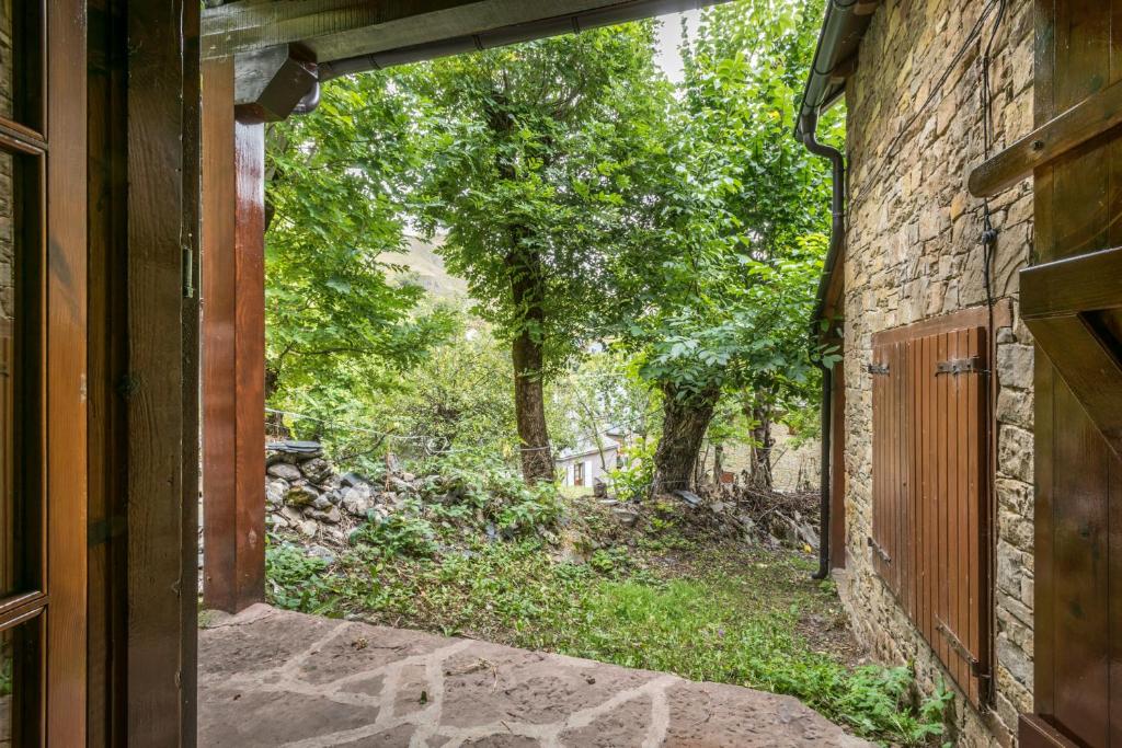 Vonkajšia záhrada v ubytovaní Casa Guineu By Totiaran