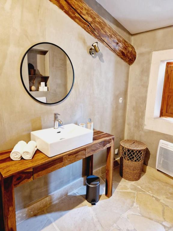 Mas du Rollier Chambres d'hôtes - Double Room With Private Bathroom