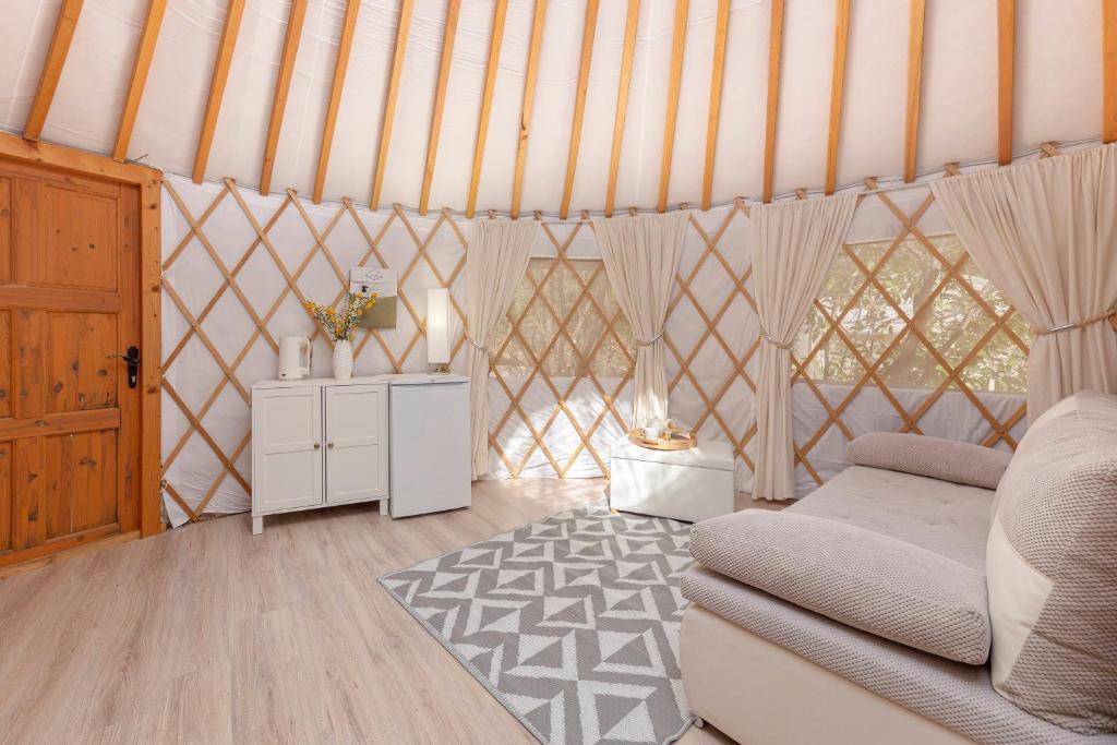 Posezení v ubytování L.stile Glamping