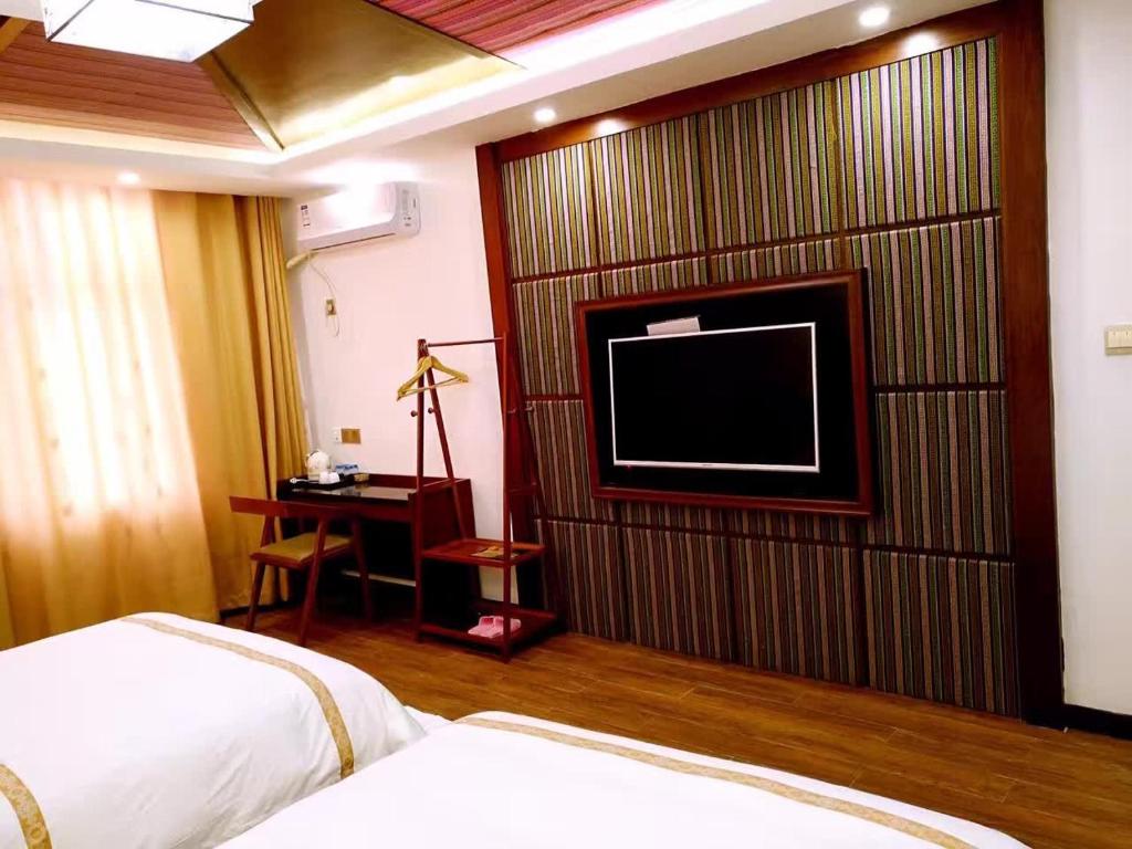 Postel nebo postele na pokoji v ubytování Family Hotel Zhangjiajie