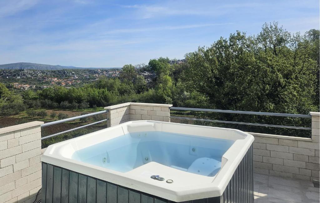 Nespecifikovaný výhled na hory nebo výhled na hory při pohledu z apartmánu