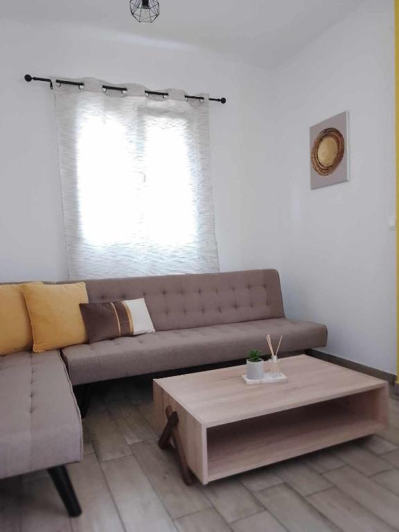 Posezení v ubytování Afionas Cottage