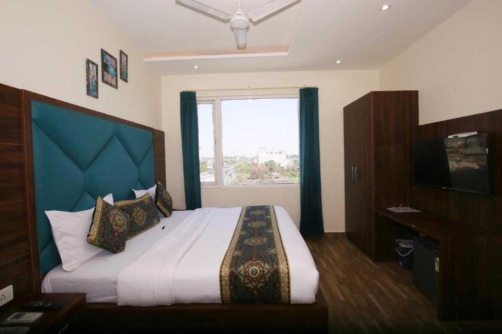 Hotel East Wood Amritsar - Housity