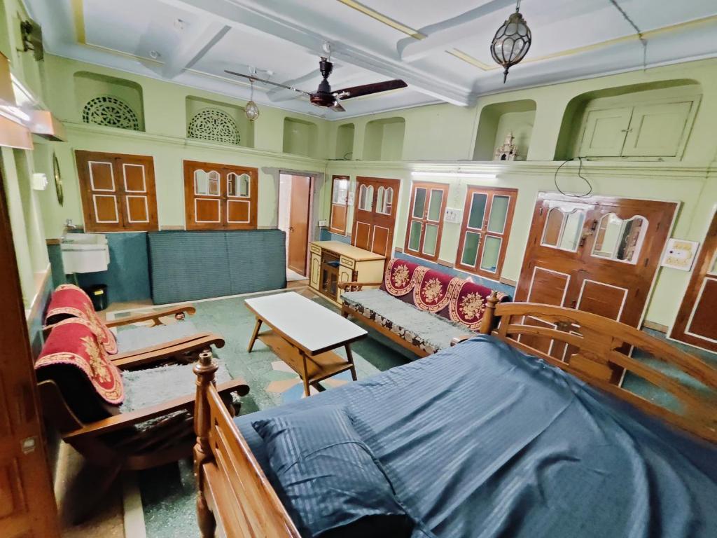 Tej Guest House - Housity