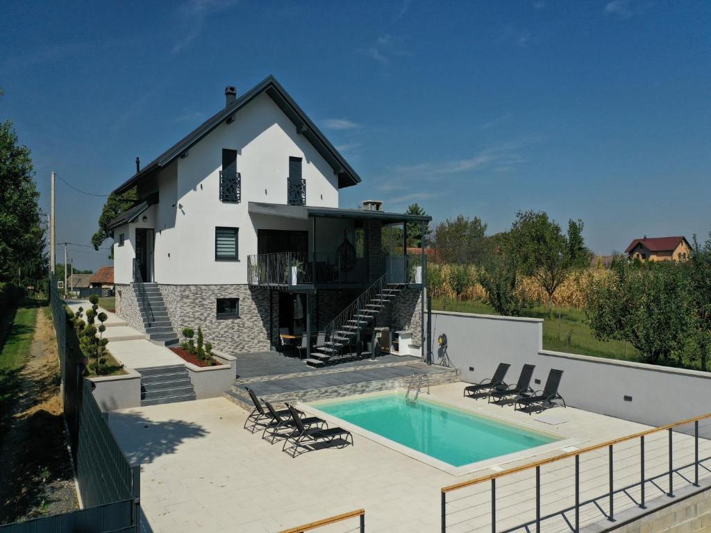 a house with a swimming pool and a house at Villa Luana in Ludbreg