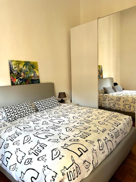 a bedroom with two beds in a room at La bella vista in Sestri Levante