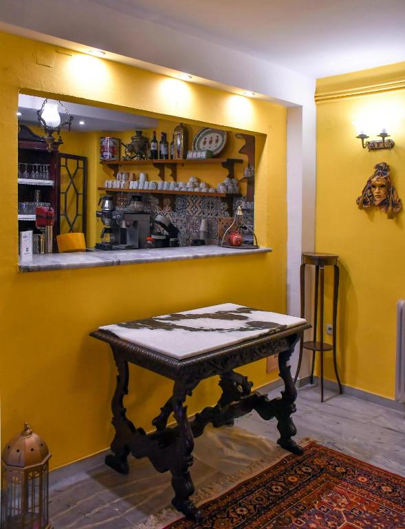 Byron Traditional Hotel - Resim 10