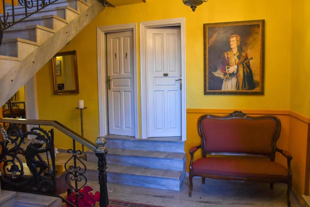 Byron Traditional Hotel - Resim 6