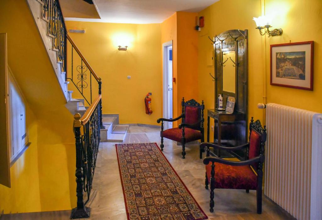 Byron Traditional Hotel - 5