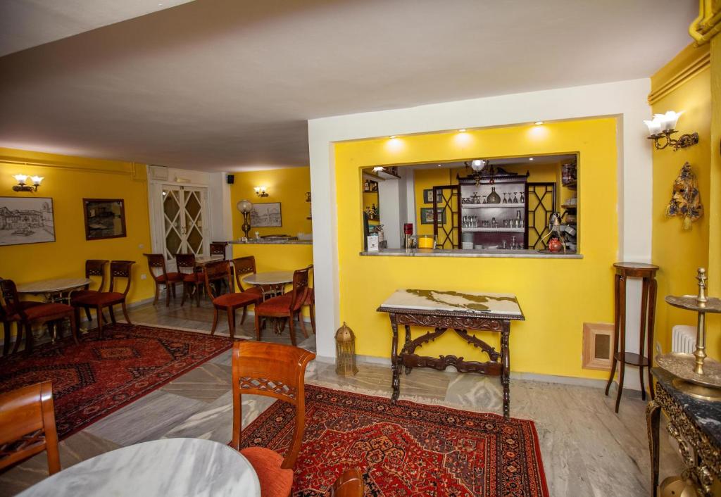 Restaurace v ubytování Byron Traditional Hotel