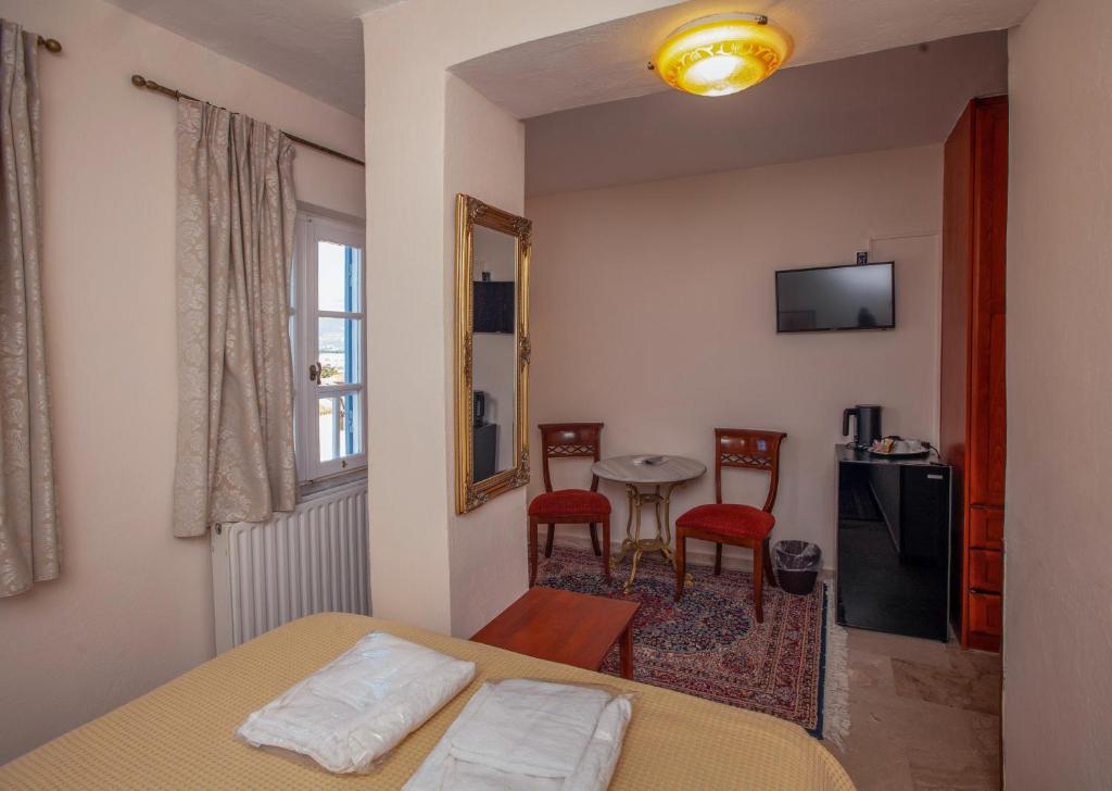 Byron Traditional Hotel - 9