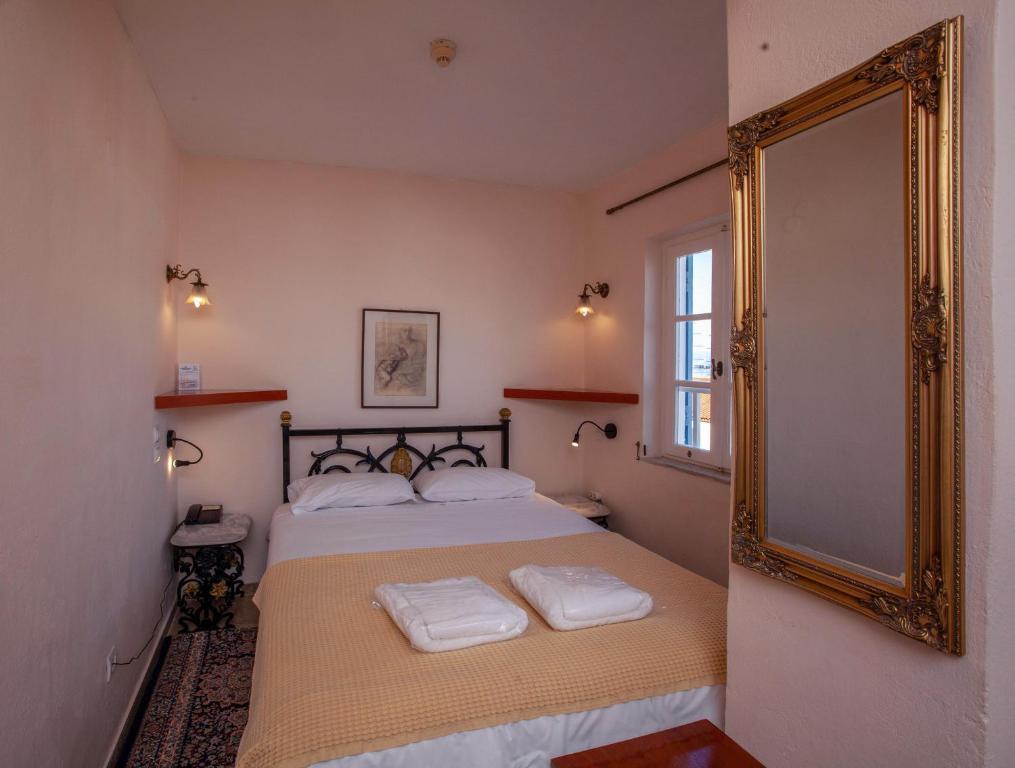 Byron Traditional Hotel - 7