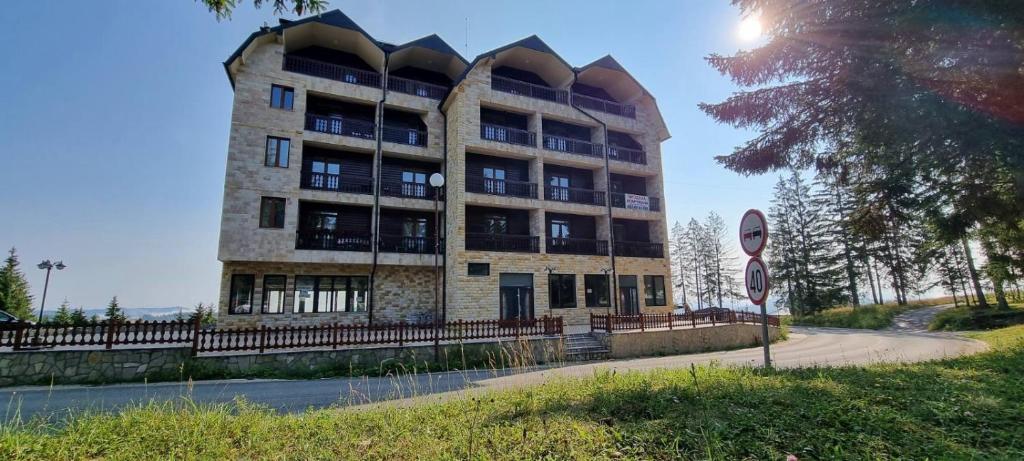 Budova, kde se apartmán nachází