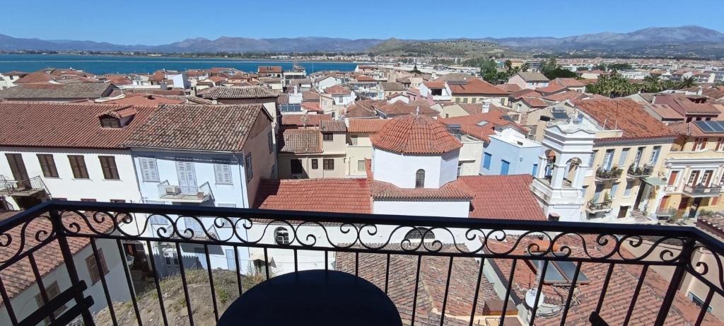 Byron Traditional Hotel - 2