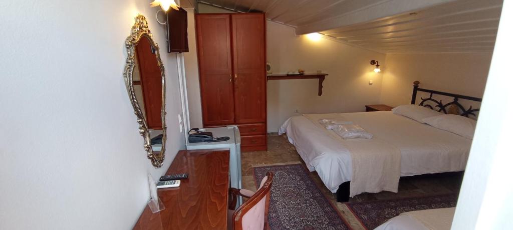 Byron Traditional Hotel - Resim 41