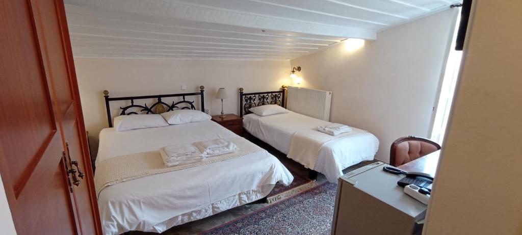 Byron Traditional Hotel - 16