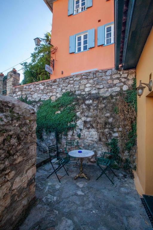 Byron Traditional Hotel - Resim 32