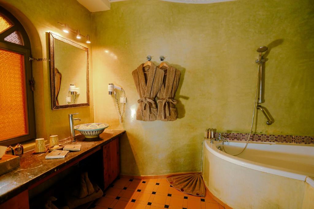 Koupelna v ubytování Riad Perle D'Eau