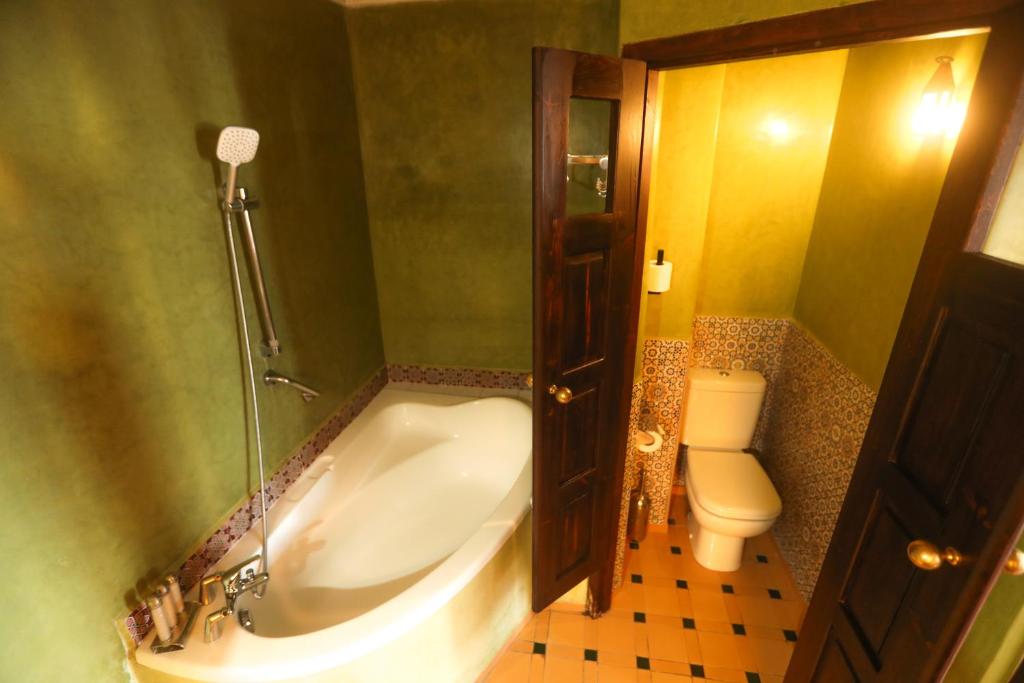 Koupelna v ubytování Riad Perle D'Eau
