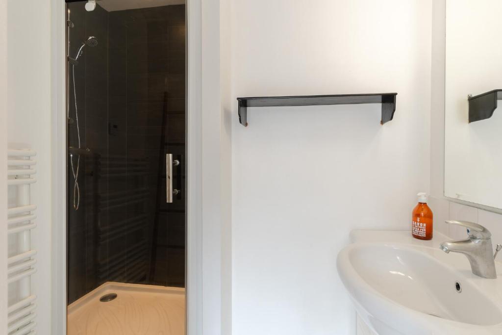 a bathroom with a sink and a shower at Studio et appartements Sainte Catherine in Honfleur