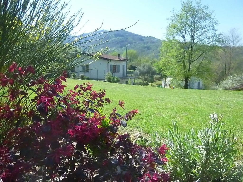 a view of the house from the garden at La casetta di Bianca in Riccò del Golfo di Spezia