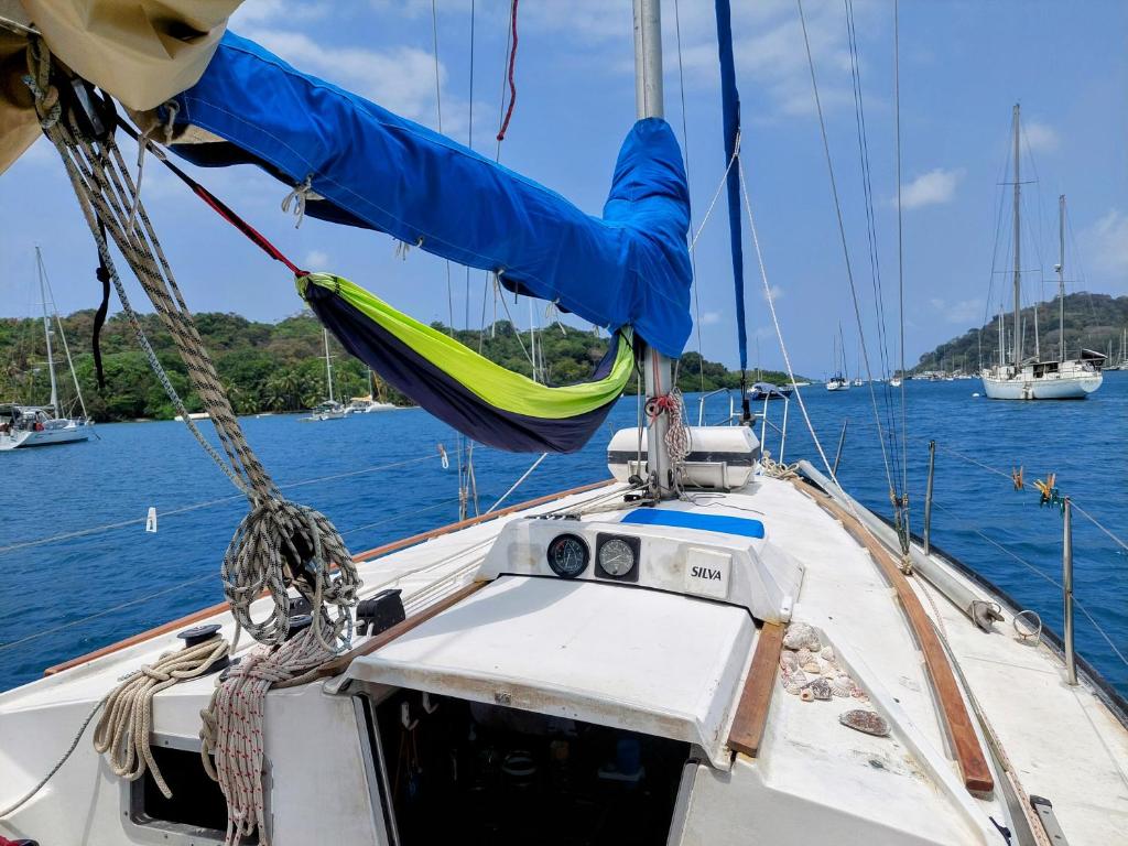 a boat with a hammock hanging from the bow at Velero en Isla Linton in Puerto Lindo