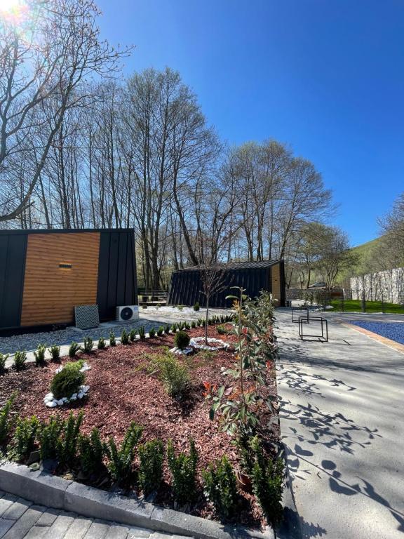 Zahrada ubytování Blisku do Gradot - Riverfront Luxury Cabins