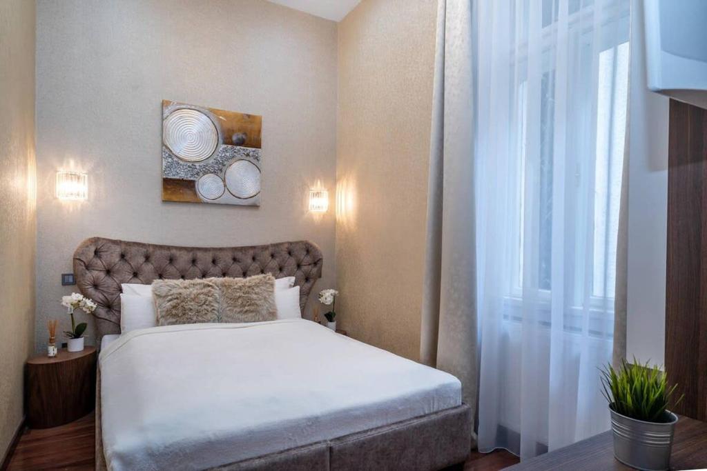 Posteľ alebo postele v izbe v ubytovaní Central Luxy design apartment