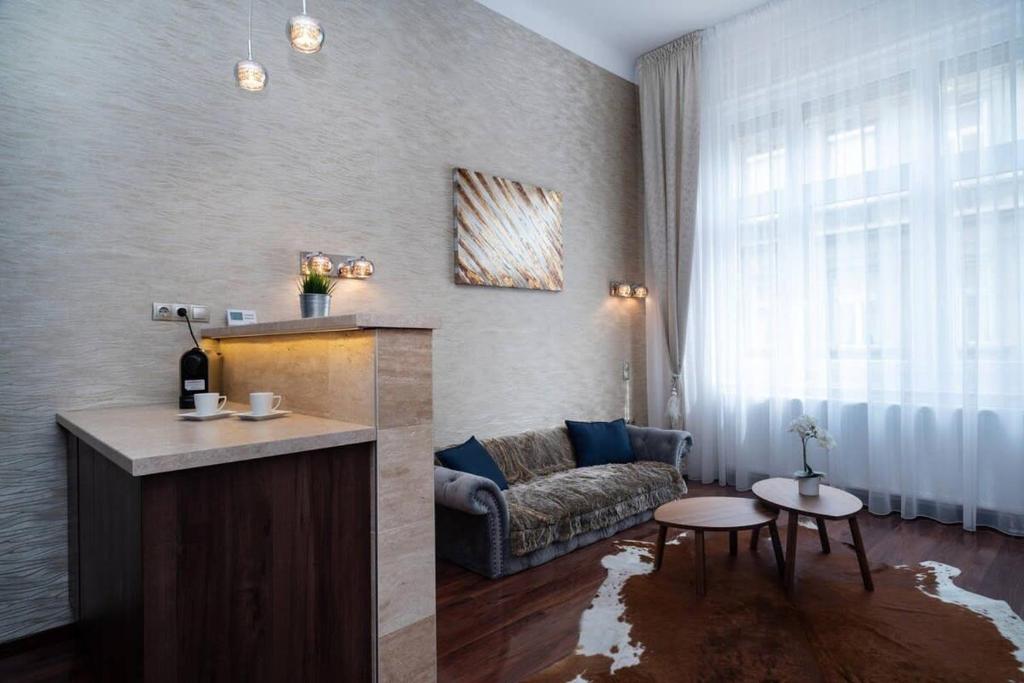 Posedenie v ubytovaní Central Luxy design apartment
