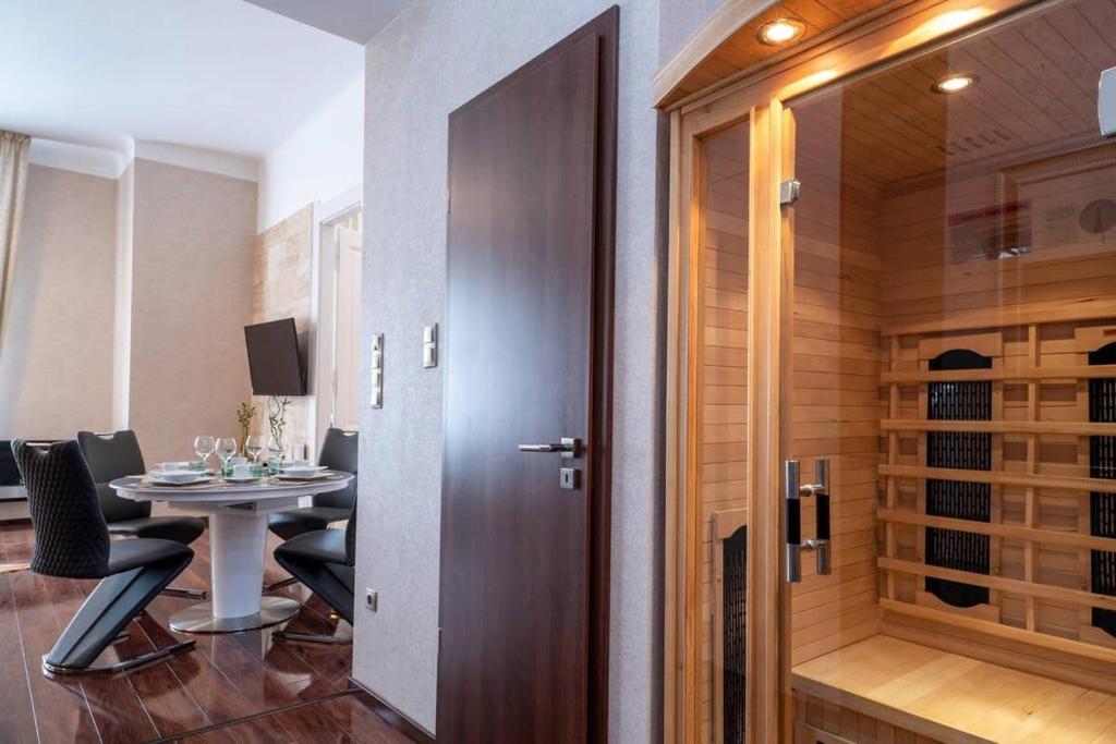 Posedenie v ubytovaní Central Luxy design apartment