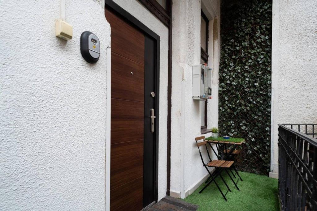 Patio alebo iná vonkajšia časť ubytovania Central Luxy design apartment