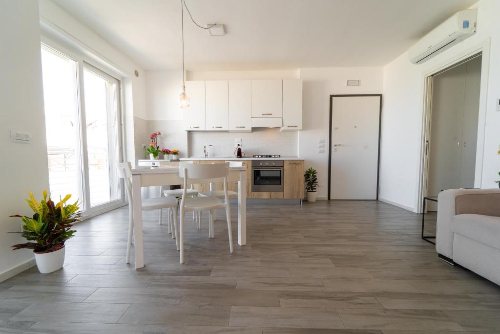 a kitchen and living room with a table and chairs at Fronte mare in Polignano a Mare