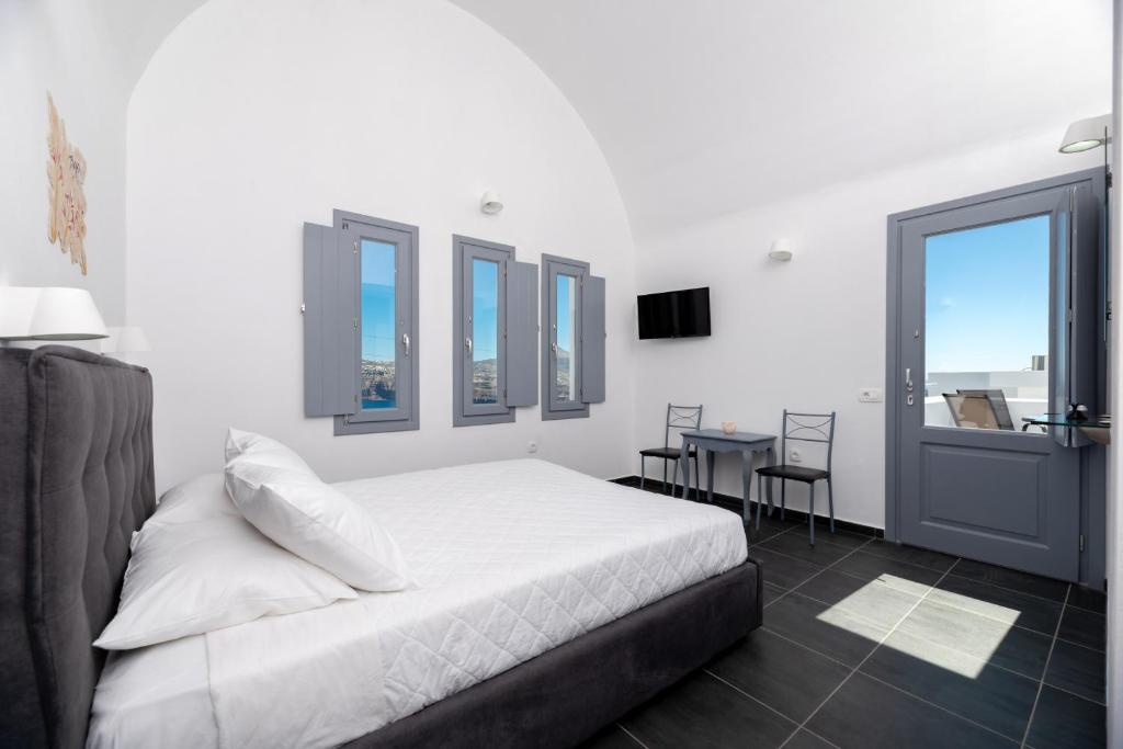 Postel nebo postele na pokoji v ubytování Pancratium Villas & Suites