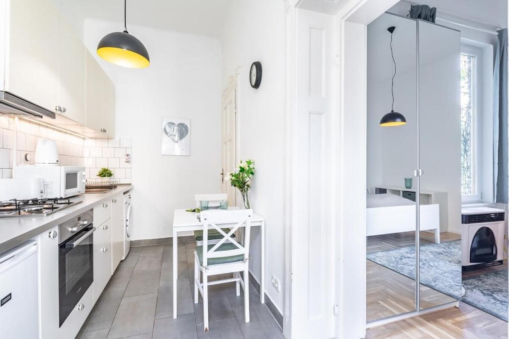 Kuchyňa alebo kuchynka v ubytovaní Lovely & Cozy home with A C