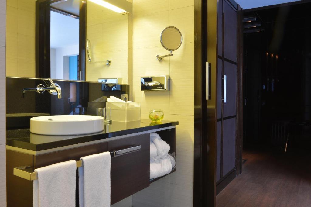 
Superior Family (2 Adults + 1 children)
