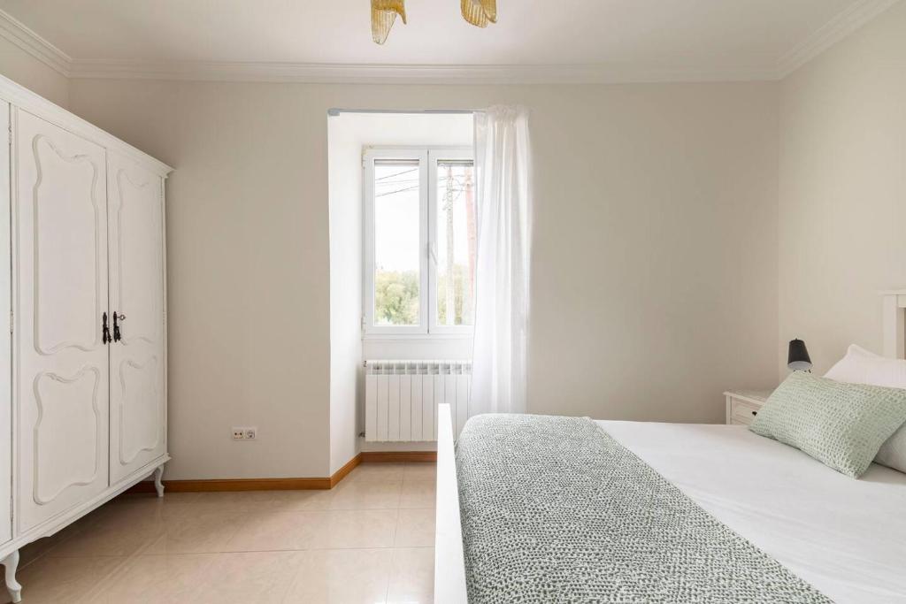 Posteľ alebo postele v izbe v ubytovaní GALIHOST - Casa con enorme jardín en Cambados