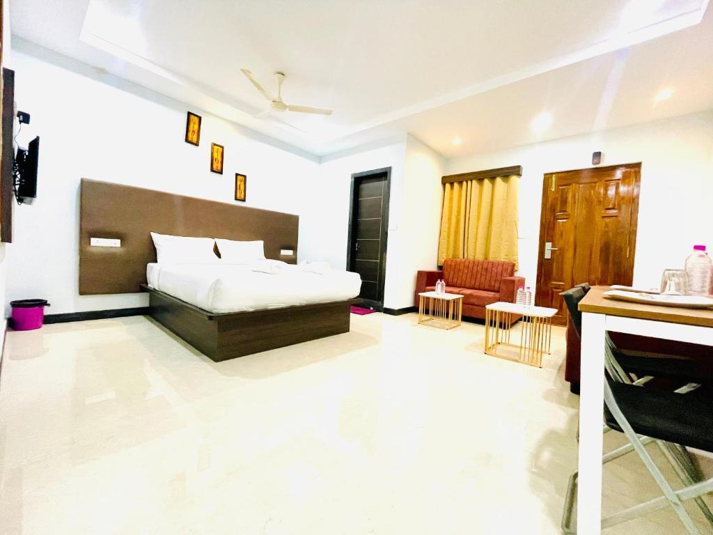 Posezení v ubytování Deccan Suites, Tirupati