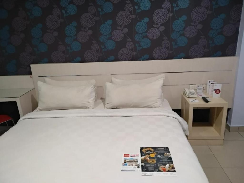 Postel nebo postele na pokoji v ubytování Cordela Hotel Medan