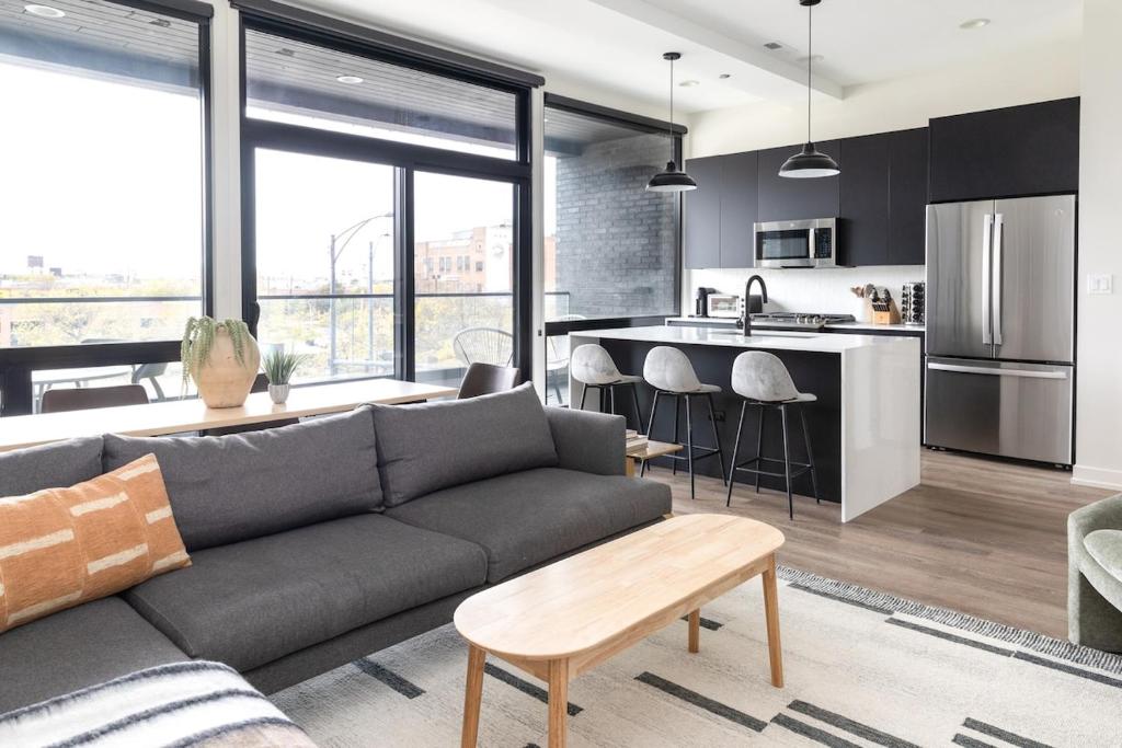 a living room with a couch and a kitchen at Luxury Apartment Private Terrace in Chicago