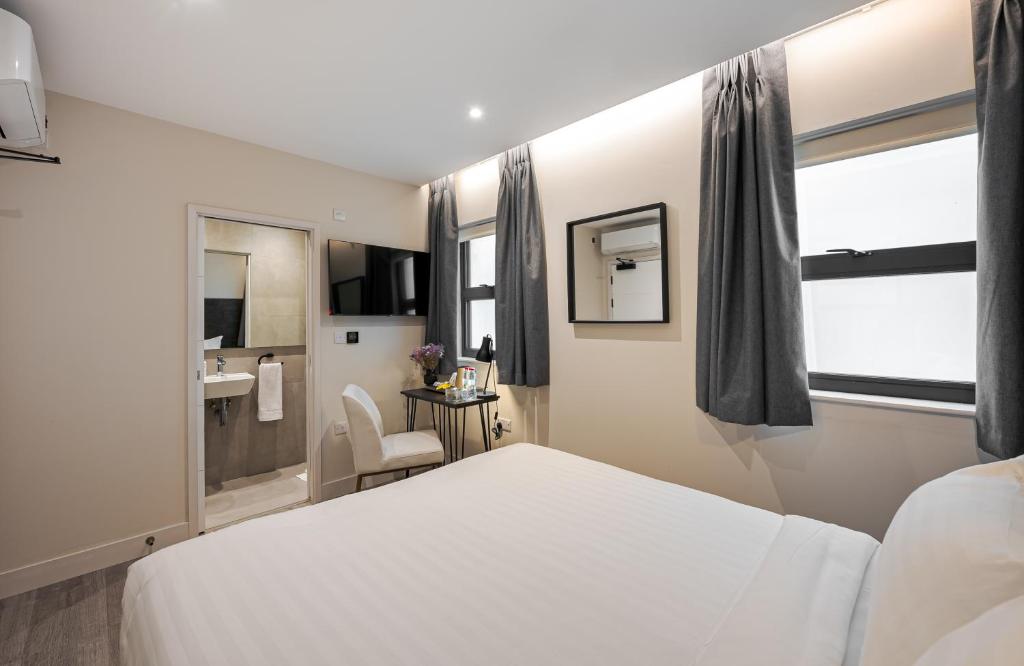 TV a/nebo společenská místnost v ubytování King's Cross Express Inn