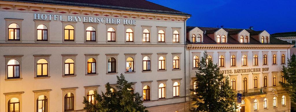 Hotel Bayerischer Hof Dresden - Resim 38