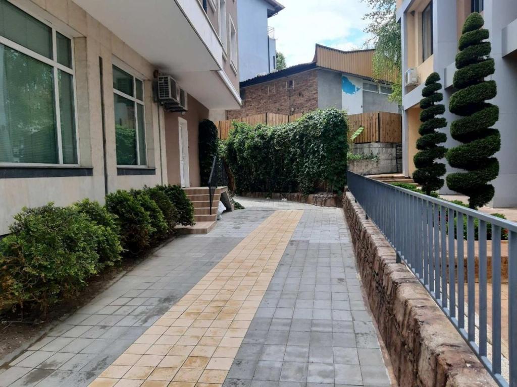 a walkway in front of a house with a fence at Апартамент "ИЛИЕВИ" in Obzor