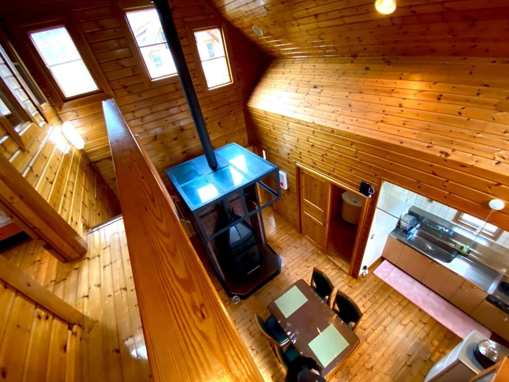 an overhead view of a kitchen in a cabin at Hot Spring Resort Usui Pass Forest Park "Natural H - Vacation STAY 54904v in Karuizawa